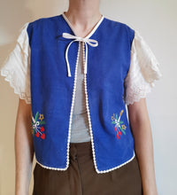 Indlæs billede til gallerivisning Julebluse - blå/hvid med broderede lys, Str. M