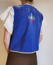 Indlæs billede til gallerivisning Julebluse - blå/hvid med broderede lys, Str. M