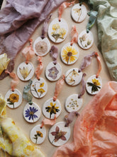 Indlæs billede til gallerivisning Påskeæg - presset blomst #17