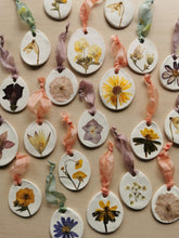 Indlæs billede til gallerivisning Påskeæg - presset blomst #5