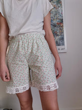 Indlæs billede til gallerivisning Syvejledning og mønster - Elisabeth shorts (voksen str. XS-XL)