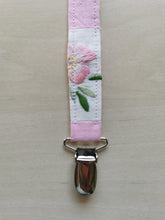 Indlæs billede til gallerivisning Suttesnor broderet lyserødt patchwork