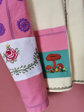 Indlæs billede til gallerivisning Patchwork skjorte - pastelbroderier med svampe - str. L/XL