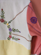 Indlæs billede til gallerivisning Patchwork skjorte - pastelbroderier med svampe - str. L/XL