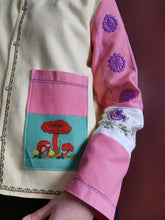 Indlæs billede til gallerivisning Patchwork skjorte - pastelbroderier med svampe - str. L/XL