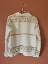 Indlæs billede til gallerivisning Skjorte - hvid med blonde - str. M/L