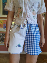 Indlæs billede til gallerivisning Shorts, blomsterbroderi og tern - str. M
