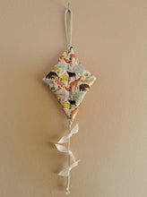 Indlæs billede til gallerivisning Drageophæng med lavendelfyld, Liberty queue to the zoo