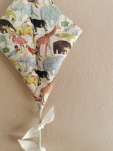 Indlæs billede til gallerivisning Drageophæng med lavendelfyld, Liberty queue to the zoo