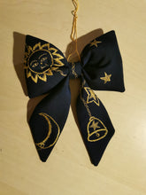 Indlæs billede til gallerivisning Sløjfe - midnatsblå med guldbroderi #2
