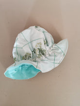 Indlæs billede til gallerivisning Sommerhat, håndbroderet, str. 6-12 mdr
