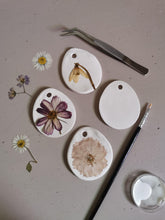 Indlæs billede til gallerivisning Påskeæg - presset blomst #5
