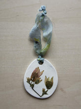 Indlæs billede til gallerivisning Påskeæg - presset blomst #11
