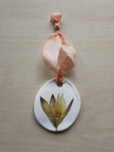 Indlæs billede til gallerivisning Påskeæg - presset blomst #9
