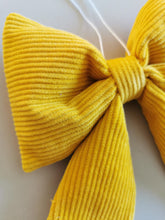 Indlæs billede til gallerivisning Sløjfe - gul fløjl
