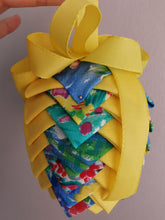 Indlæs billede til gallerivisning Kogle, gul og grøn, 10 cm
