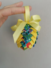 Indlæs billede til gallerivisning Kogle, gul og lys grøn, 6 cm
