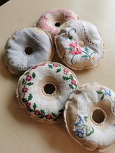 Indlæs billede til gallerivisning Donut #3 - Lyserøde blomster
