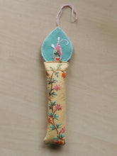 Indlæs billede til gallerivisning Evighedslys, blomsterbroderi
