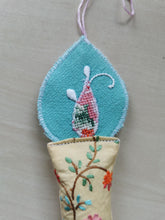 Indlæs billede til gallerivisning Evighedslys, blomsterbroderi
