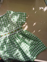 Indlæs billede til gallerivisning Marguerit Kjole - grøn med mariehøns - str. 98
