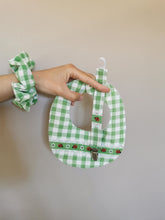 Indlæs billede til gallerivisning Scrunchie, grøn/hvide tern
