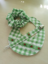 Indlæs billede til gallerivisning Scrunchie, grøn/hvide tern
