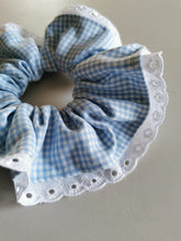 Indlæs billede til gallerivisning Scrunchie, blå/hvide tern med blonde

