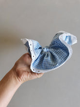 Indlæs billede til gallerivisning Scrunchie, blå/hvide tern med blonde
