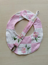 Indlæs billede til gallerivisning Savlesmæk - Broderet lyserødt patchwork
