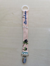 Indlæs billede til gallerivisning Suttesnor håndbroderet &quot;brombær&quot;
