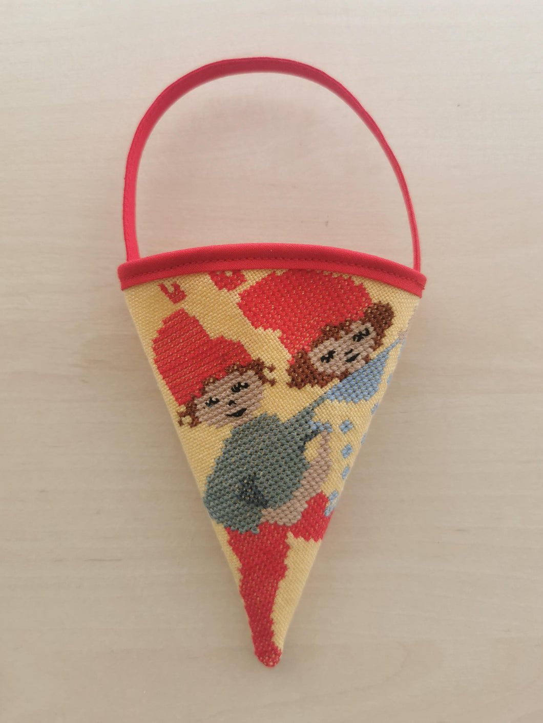 Kræmmerhus - gult med nissepar