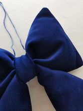 Indlæs billede til gallerivisning Sløjfe - midnatsblåt fløjl
