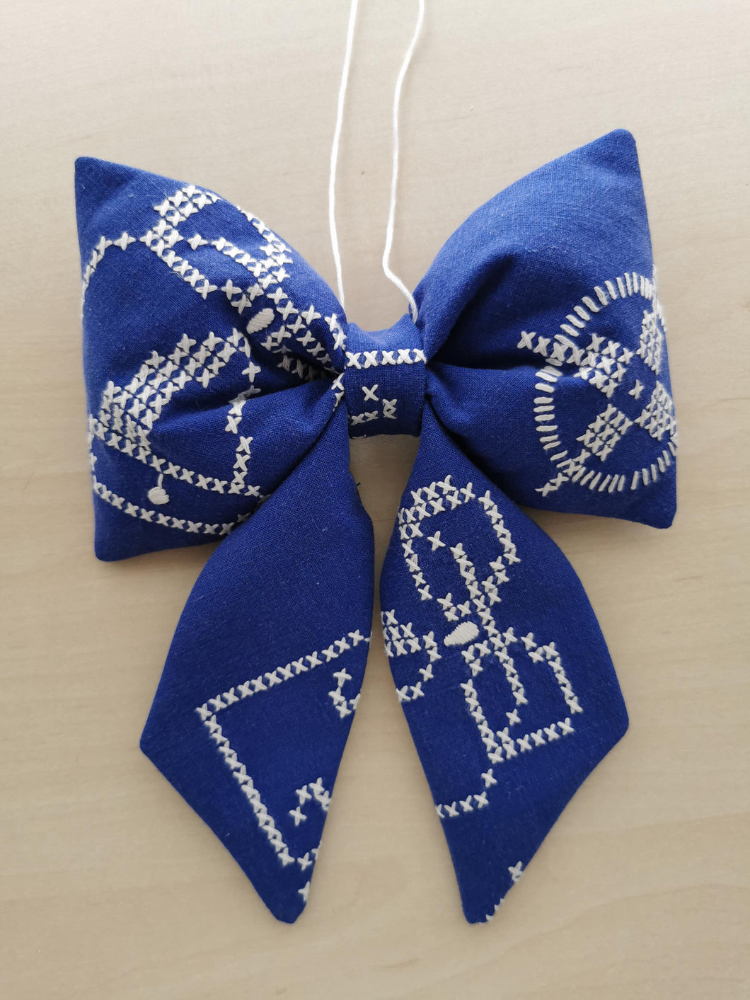 Sløjfe - blå med korsstingsbroderi #2