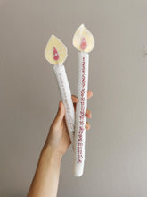 Indlæs billede til gallerivisning Broderet kalenderlys - beige tal
