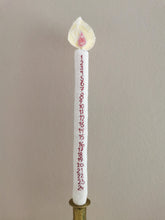 Indlæs billede til gallerivisning Broderet kalenderlys - mørkerøde tal
