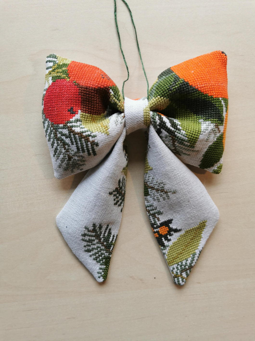 Sløjfe - broderet gran og appelsiner