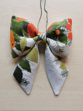 Indlæs billede til gallerivisning Sløjfe - broderet gran og appelsiner #2
