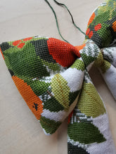 Indlæs billede til gallerivisning Sløjfe - broderet gran og appelsiner #2
