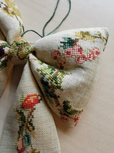 Indlæs billede til gallerivisning Sløjfe - broderede brombær og ribs
