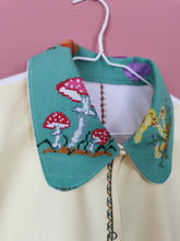 Indlæs billede til gallerivisning Patchwork skjorte - pastelbroderier med svampe - str. L/XL
