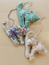 Indlæs billede til gallerivisning Fastelavnskat - farverige broderier
