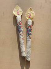 Indlæs billede til gallerivisning Evighedslys (stage) - farverige broderier (sæt af 2 stk)
