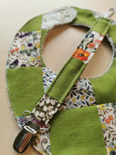 Indlæs billede til gallerivisning suttesnor - Liberty patchwork - grøn
