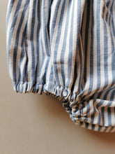 Indlæs billede til gallerivisning Bloomers, hvide og blå striber, str. 86
