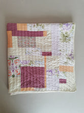 Indlæs billede til gallerivisning Quiltet patchworktæppe, varme nuancer
