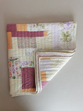 Indlæs billede til gallerivisning Quiltet patchworktæppe, varme nuancer
