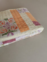 Indlæs billede til gallerivisning Quiltet patchworktæppe, varme nuancer
