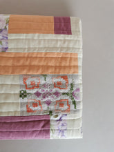 Indlæs billede til gallerivisning Quiltet patchworktæppe, varme nuancer
