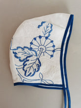 Indlæs billede til gallerivisning Kyse, håndbroderet blå
